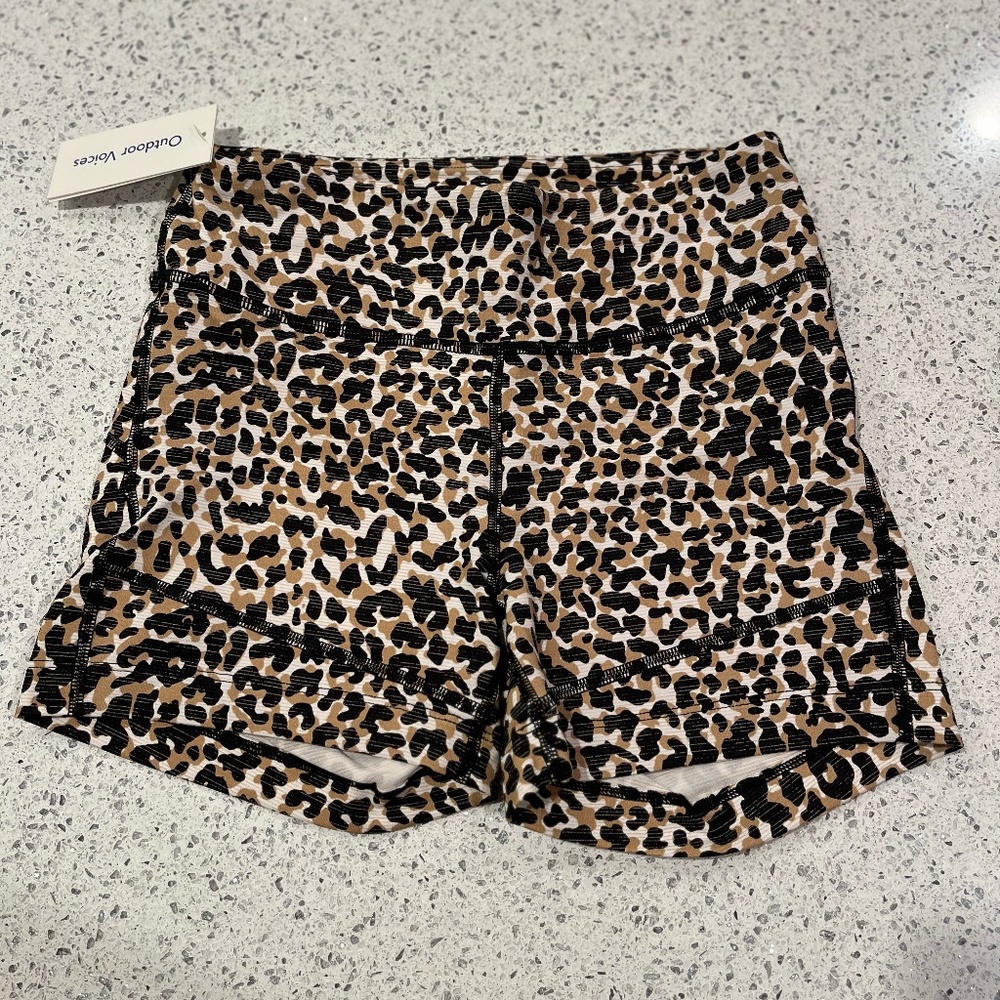 NWT Outdoor Voices Move Free 3.5 Shorts Leopard